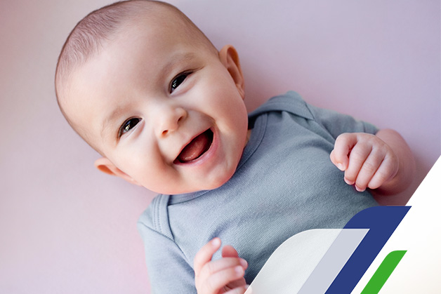 Bebé deitado sorrindo, Protex