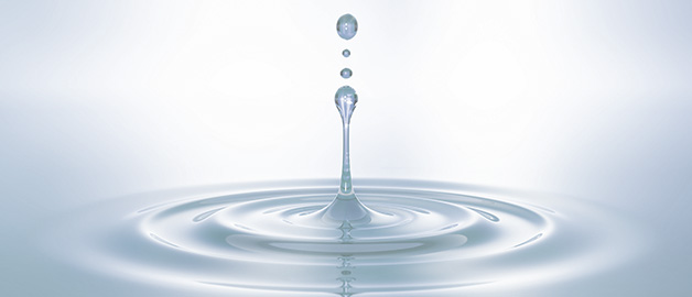 Gota de glicerina caindo 